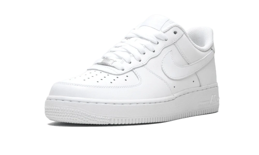 NIKE AIR FORCE 1 LOW TRIPLE WHITE