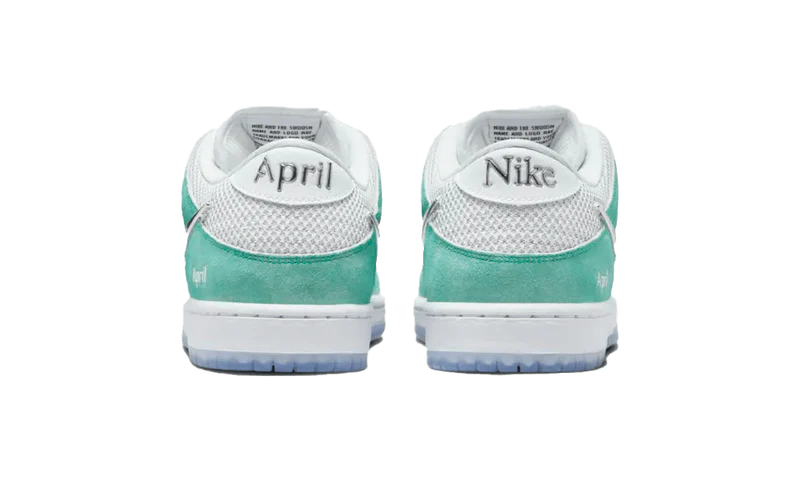 NIKE SB DUNK LOW APRIL SKATEBOARDS