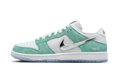 NIKE SB DUNK LOW APRIL SKATEBOARDS